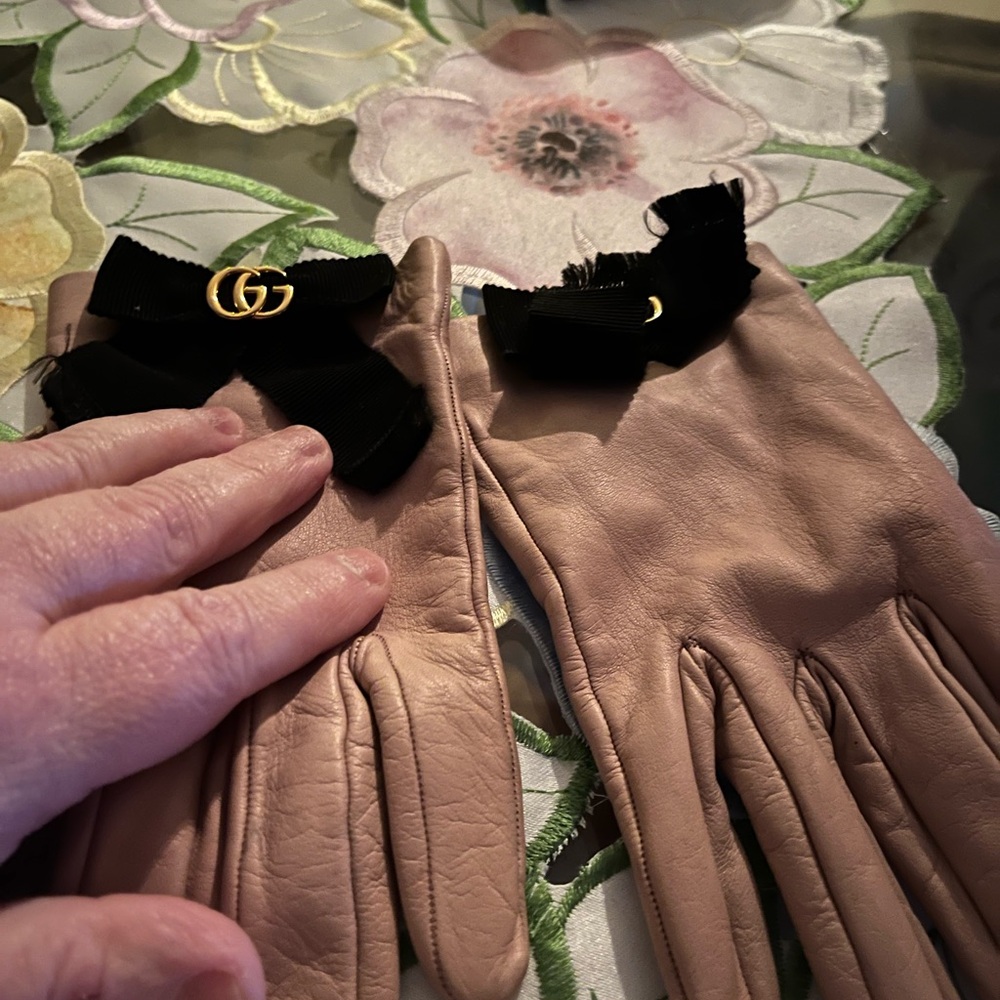 Gucci Blush Pink Leather Gloves with Black Ribbon & Gold GG